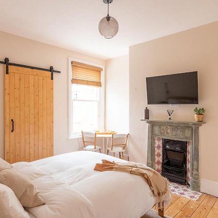 Bed and Breakfast Doghouse Маргит Экстерьер фото